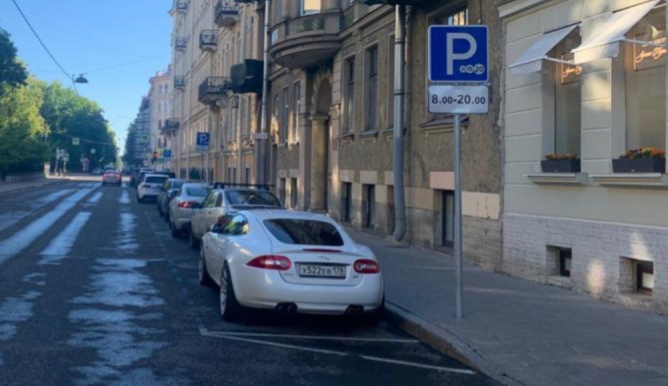Платная парковка в Петербурге охватила еще 56 улиц